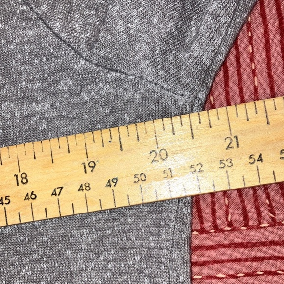 Volcom Men's size small Heather Gray Crewneck Sweater - Picture 5 of 11